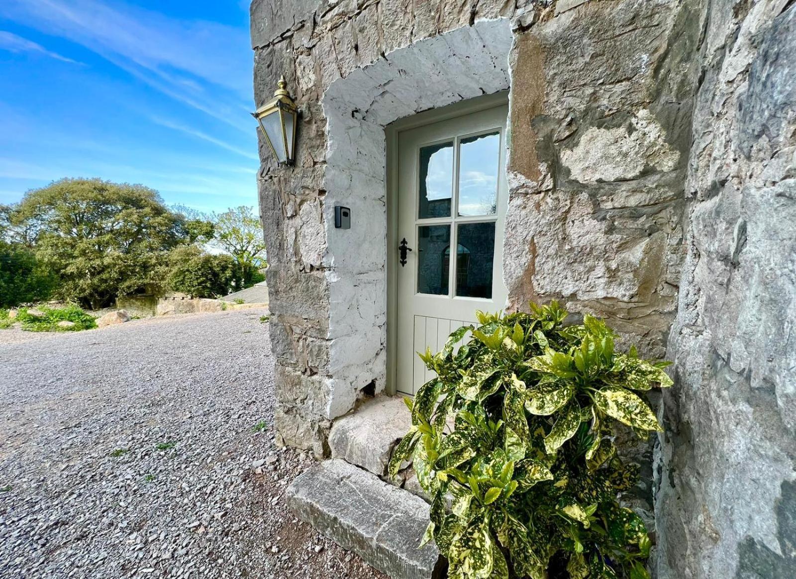 Tan-Yr-Ogo Gate Lodge, Gwrych Castle Llanddulas Dış mekan fotoğraf