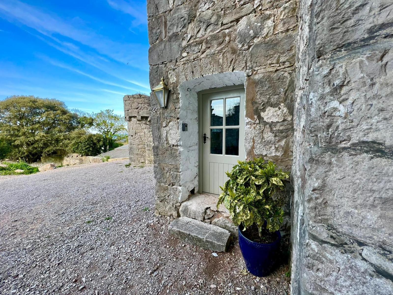 Tan-Yr-Ogo Gate Lodge, Gwrych Castle Llanddulas Dış mekan fotoğraf